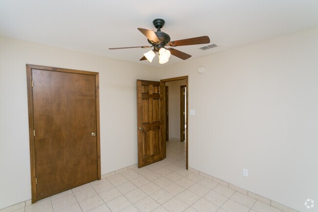 Building Photo - 16140/16142 Rolling Meadows Dr. Unit 16140 Rental