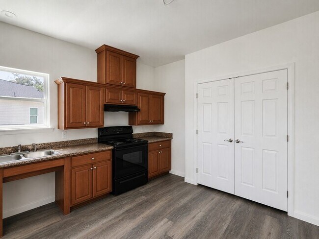 3/2/2-AVAILABLE FOR LATE OCTOBER-NOVEMBER MOVE IN