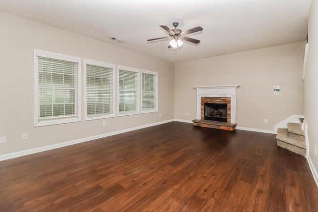 Photo - 300 Nobleman Way