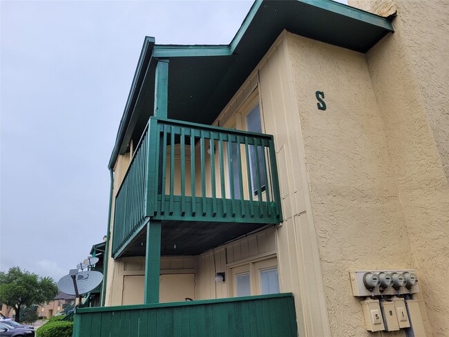 Building Photo - 1516 Bay Area Blvd Unit S2 Rental