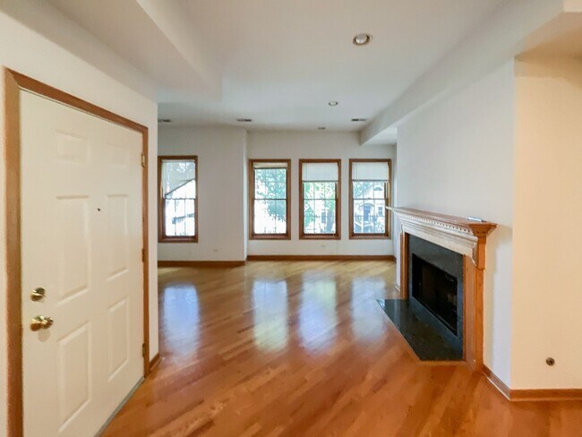 Photo - 2730 N Wayne Ave Unit 2