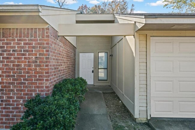 Photo - 2313 Paul Revere St