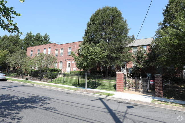 Tobias Henson Apartments - Tobias Henson Apartments