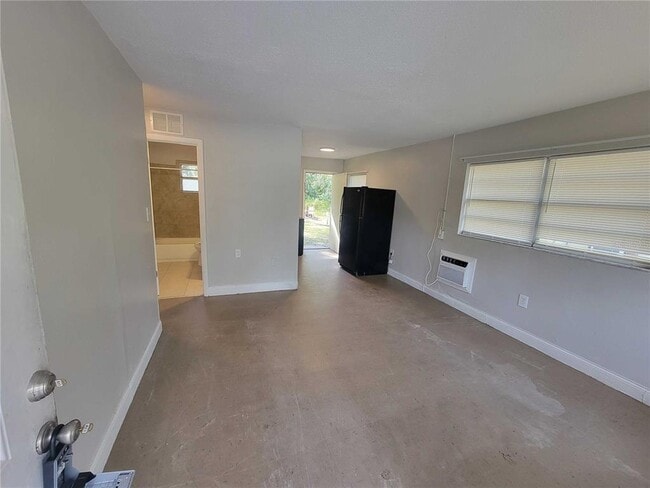 Photo - 402 Peters St