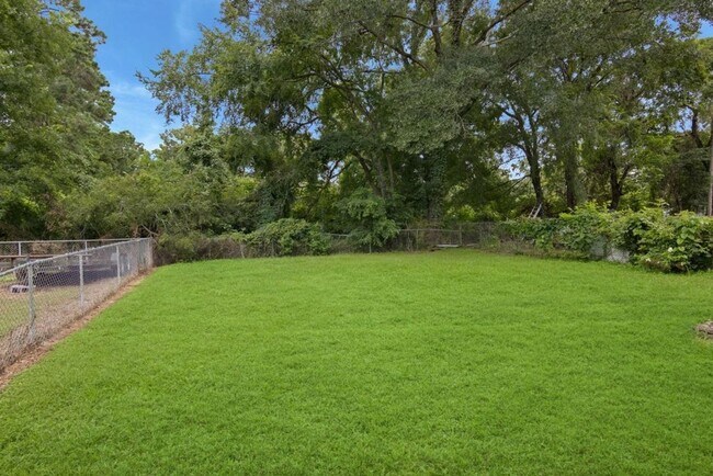 Photo - 3 bedroom - 2 bath. New paint, new plumbing and lighting fixtures, new bath vanities, new floorin...