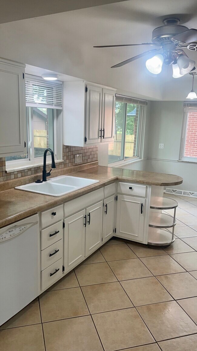 Photo - 3078 Escott Ave