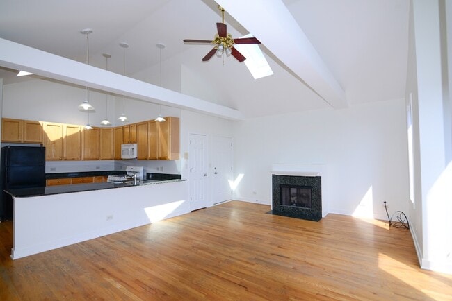 Photo - 2334 W Harrison St Unit 4