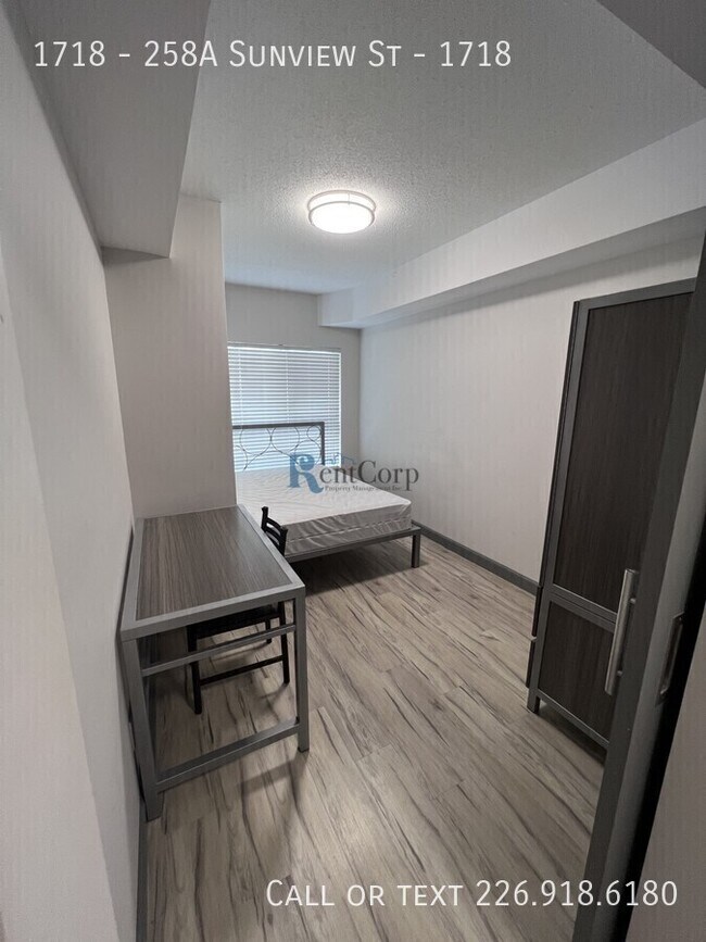 Photo - 258A-258A Sunview St