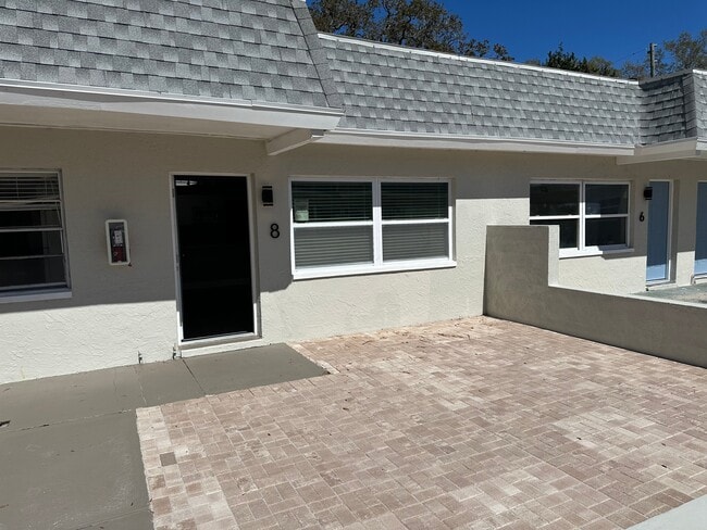 1462 Hamlet Ave