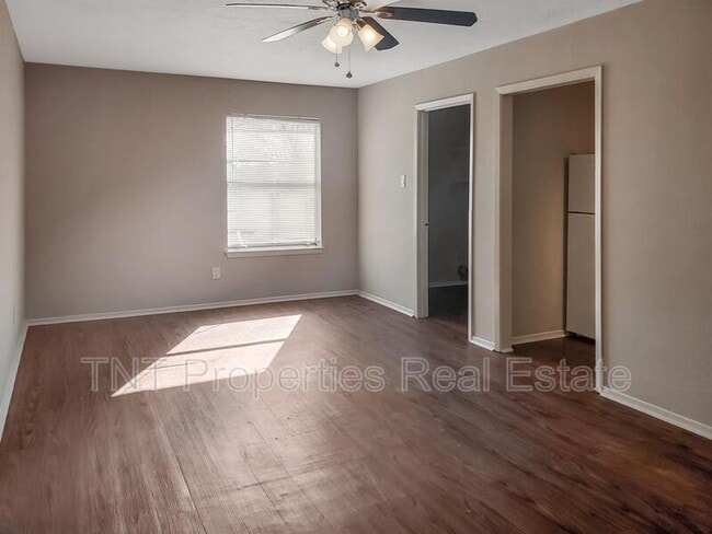 Photo - 302 Manuel Dr Unit B