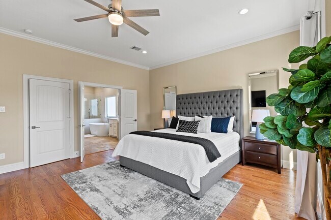 Photo - 2211 Silverbonnet St