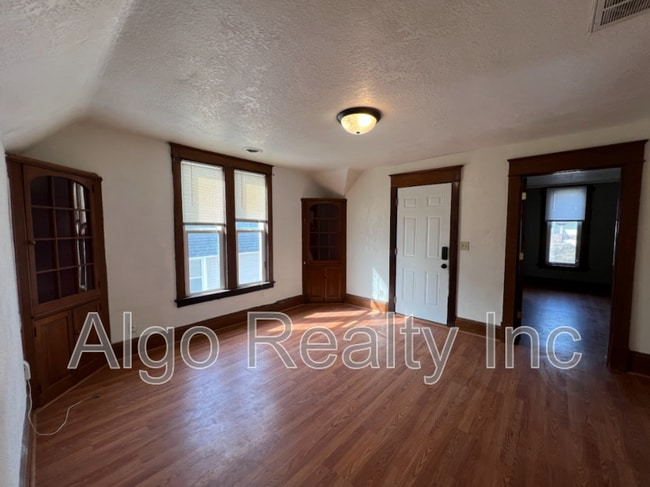 Photo - 1040 Jessie St