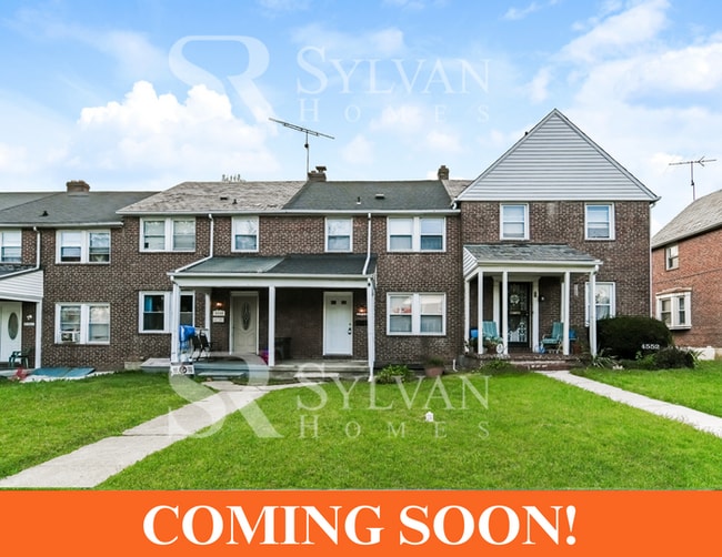 Building Photo - Three level townhome available now!