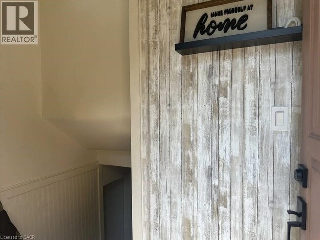 Photo - 253 E 44th St