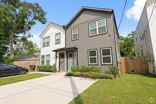 Building Photo - 5544 Shreveport Blvd Unit B Rental