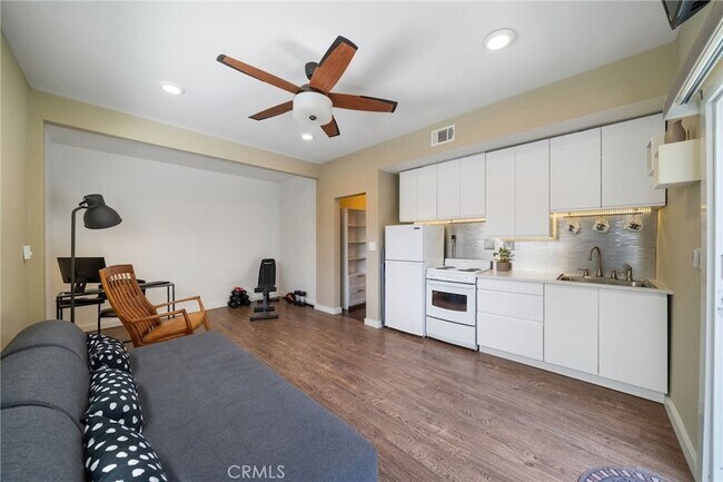 Photo - 215 Monterey Dr Unit Studio