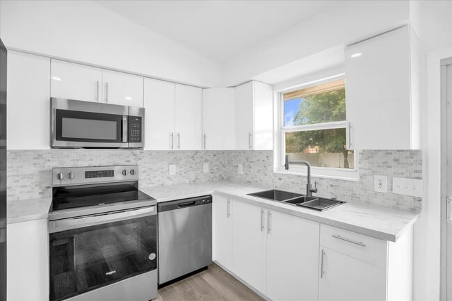 Photo - 1730 Avenue C NE