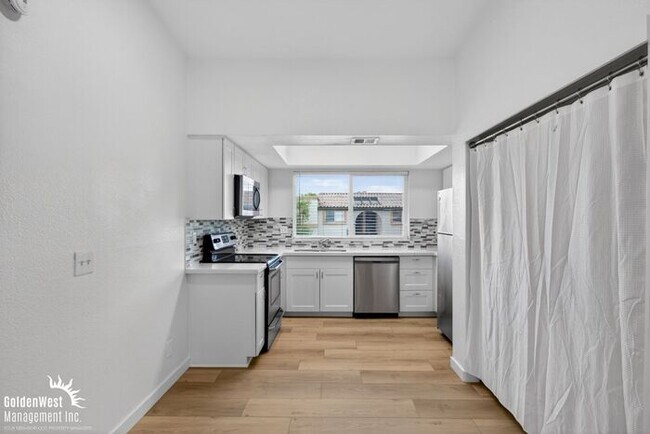 Photo - Stylish 2Bdm 1Ba Apartment with Fireplace in Phoenix!