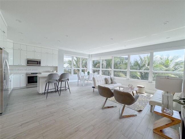 Photo - 4925 Collins Ave Unidad # 3F