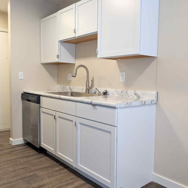 Photo - 8050 Central Ave NE Unidad 8050-203