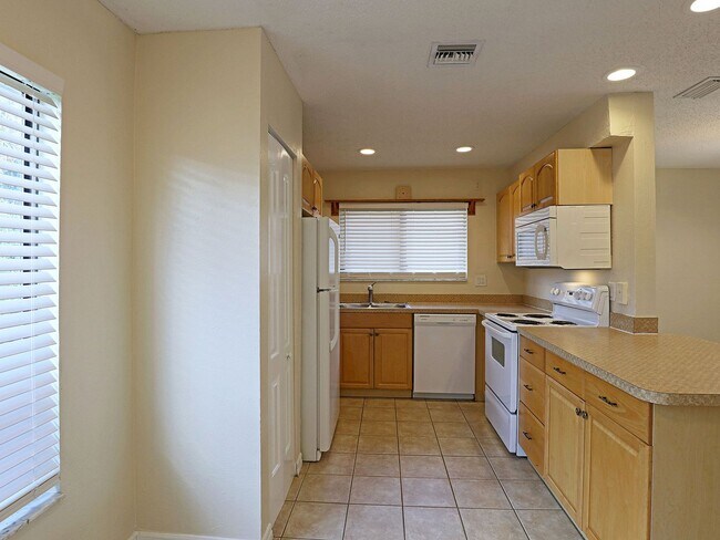 Photo - The Hamlet 1420-3 Unit 1420 Park Shore Circle, 3
