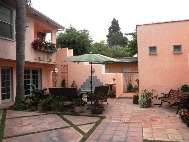 3637 1/2 Myrtle Ave Unit 3637.5 Myrtle Avenue