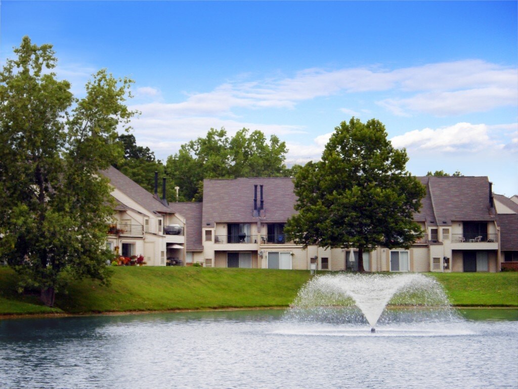Auburn Ridge Townhomes Call Today For Rent In Auburn Hills