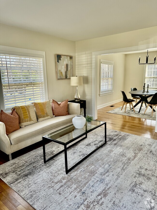 Living room - 3427 Marlborough Ave Rental