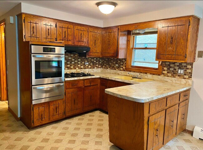 Photo - 2215 W Thome Ave