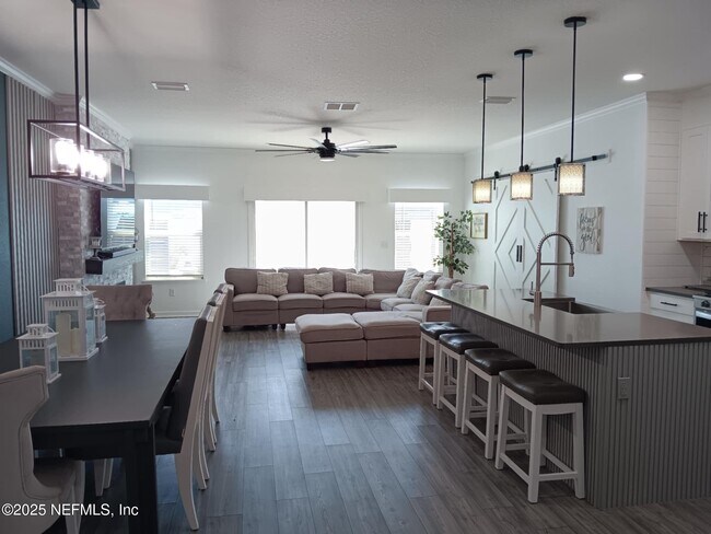 Photo - 467 Chandler Dr