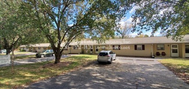 Building Photo - 3463 Valley Rd Unit 3463