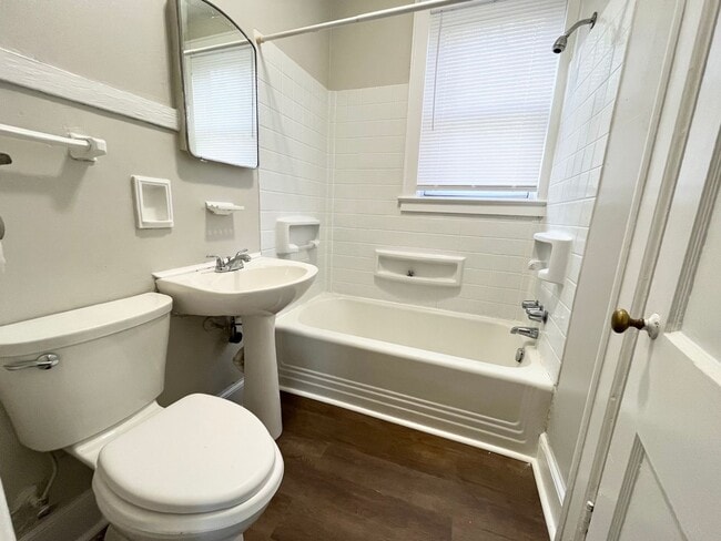 Photo - 905 Maple St