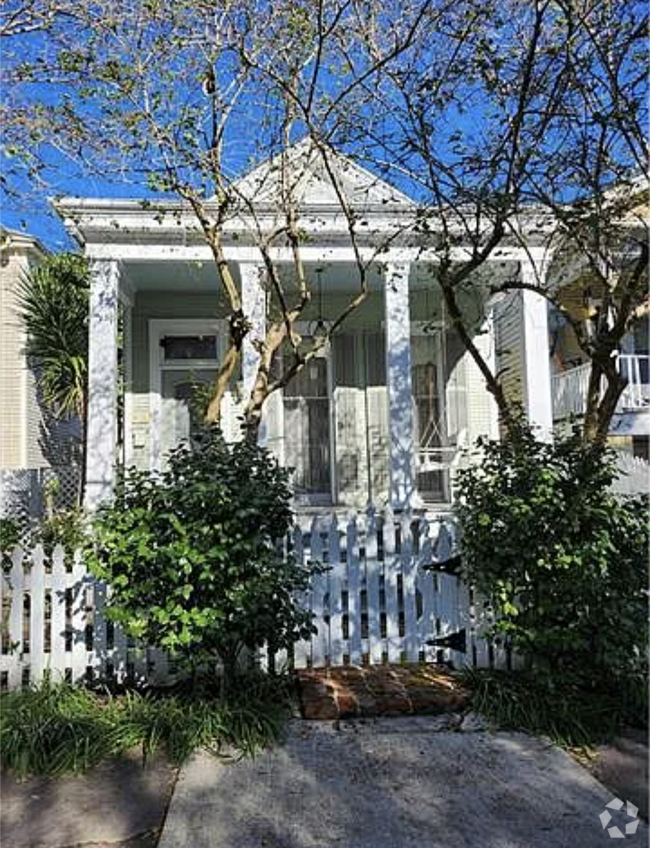 Building Photo - 4135 Prytania St Unit Half Rental