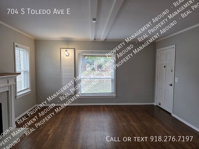 Building Photo - 704 S Toledo Ave
