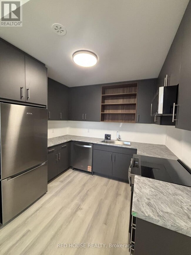 Photo - 102 Everett Cmn