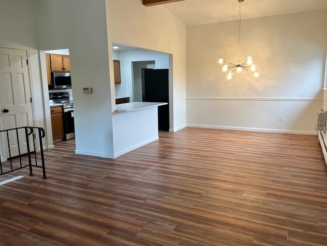 Building Photo - 6215 S Sterne Pky Unit 6215