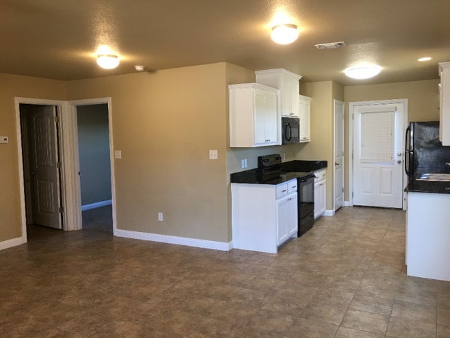 Photo - 907 Dart Ct