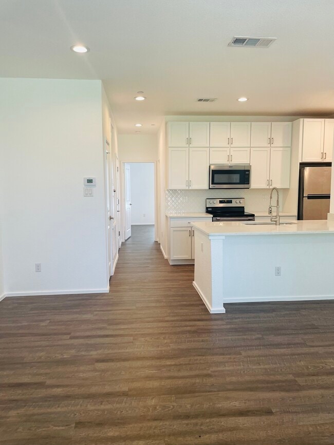 Avenue 3275