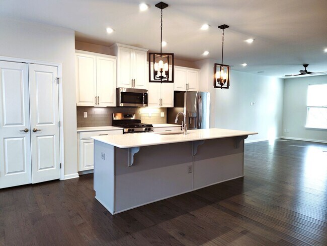 Photo - Pristine, 4 bed, 3.5 bath Townhome Located in the Kee Court Community!