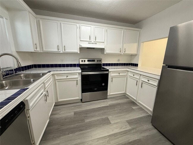Photo - 9440 Live Oak Pl Unidad 102
