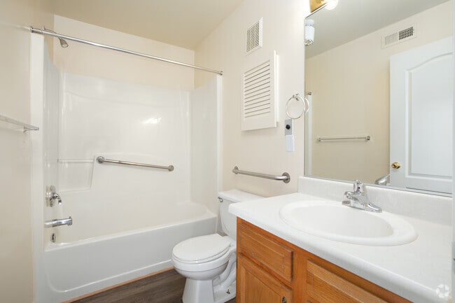 3BR, 2BA - 966SF-Bathroom