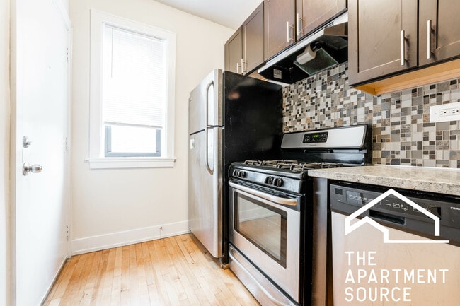 Building Photo - 613 W Melrose St Unit B2