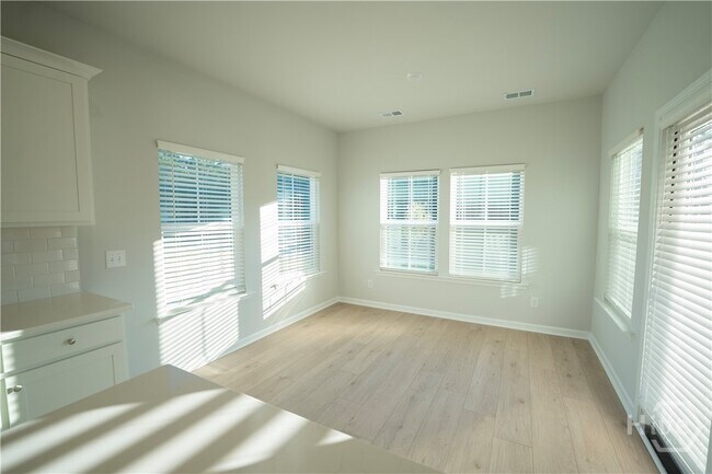 Photo - 780 Blue Moon Xing