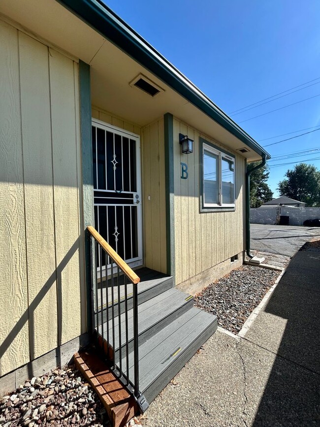 Building Photo - 312 W 9th Ave Unit B Rental