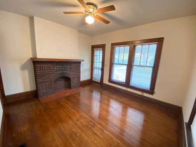 Photo - Indianola Ave 2777-2779 LAMT Unidad 2777