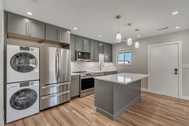 4371 / 4365 S Fairbourne Ave