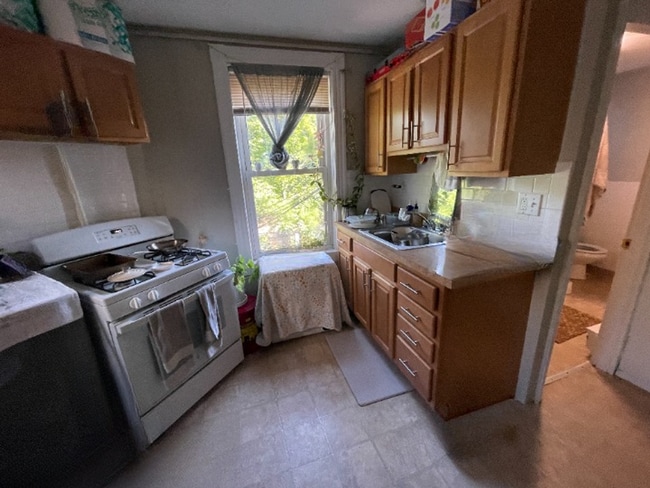 Photo - One Bedroom ** Newton Highlands Village ~ MBTA GL-D