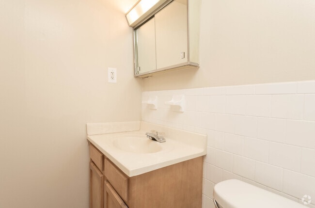1BR, 1BA - 627 SF