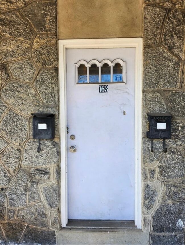 Building Photo - 163 Sumac St Unit #2