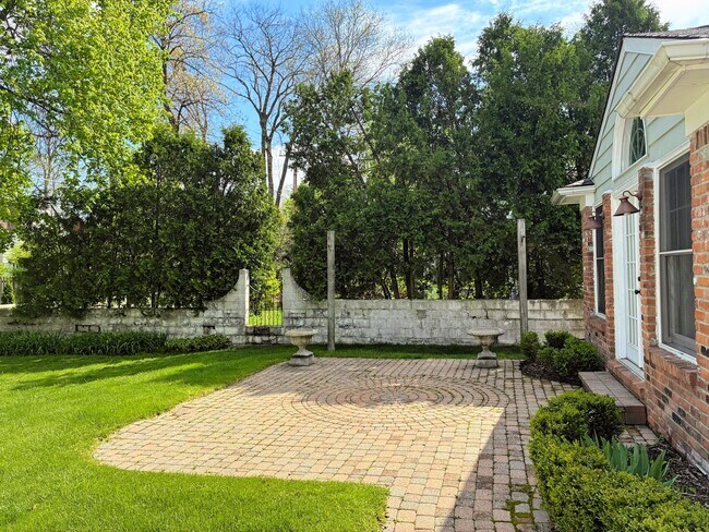 Photo - 669 Mohegan St